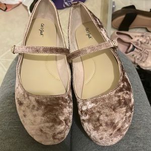 Girls Cat & Jack Soft Pink Flats size 4 Used